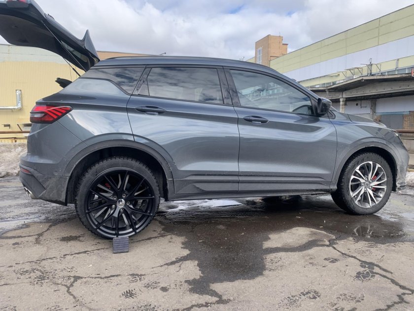 Geely Coolray диски r19
