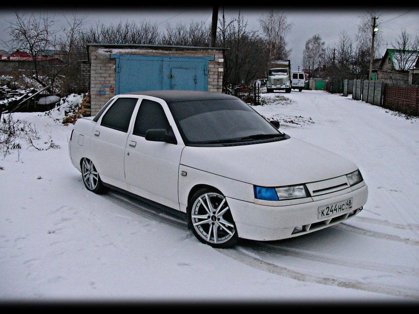 Lada 2110 белая