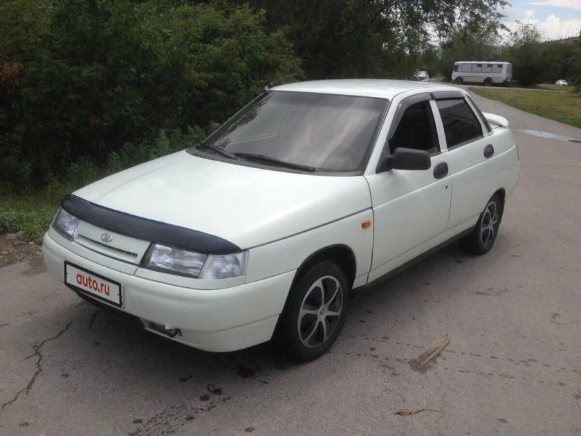 Белая ваз 2110
