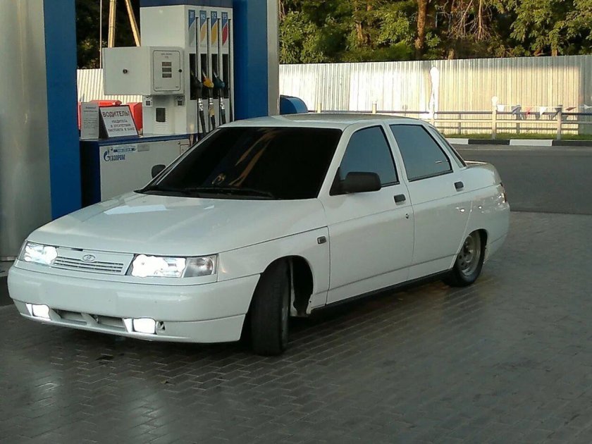 Лада 2110 белая
