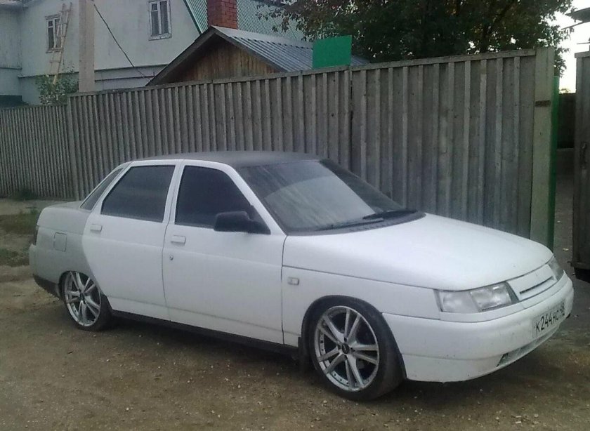 ВАЗ 2110 на белом литье