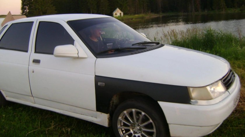 ВАЗ 2110 серебристая с черным бампером