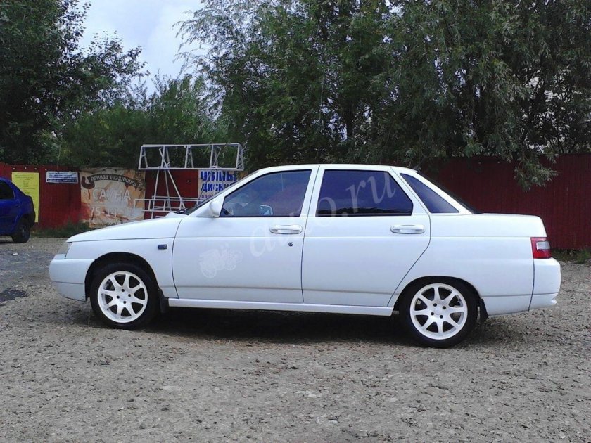 ВАЗ 2110 на белом литье