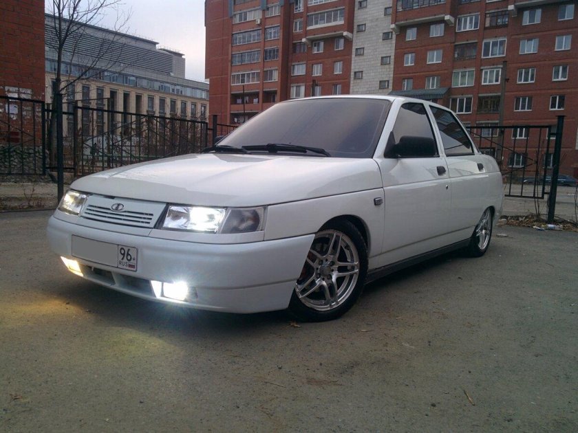 ВАЗ 2110 белая Богдан