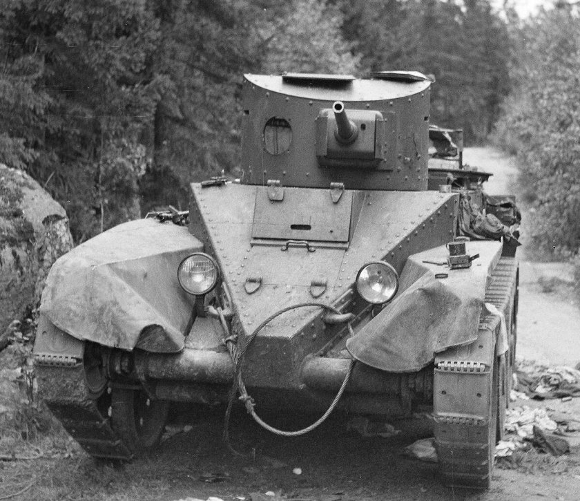 Лёгкий колёсно-гусеничный танк БТ-2