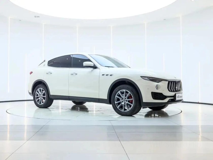 Автомобиль maserati