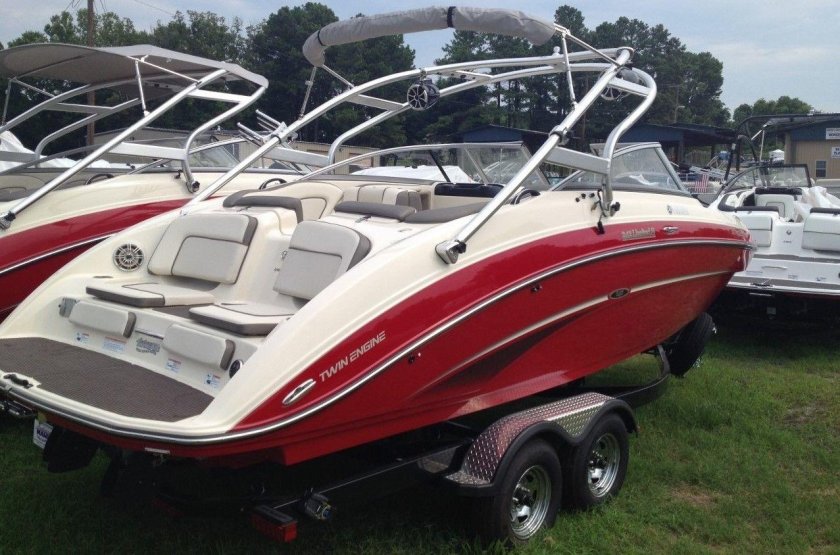 Катер Ямаха 242