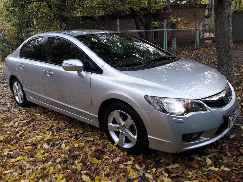 Honda Civic серебристая