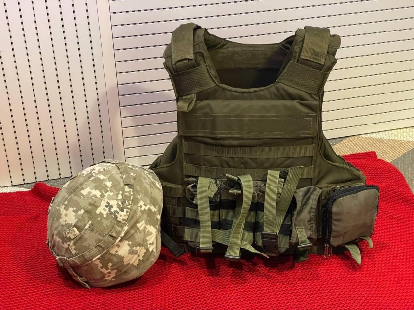 Бронежилет и каска