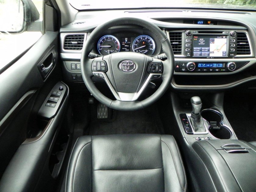 Toyota Highlander салон