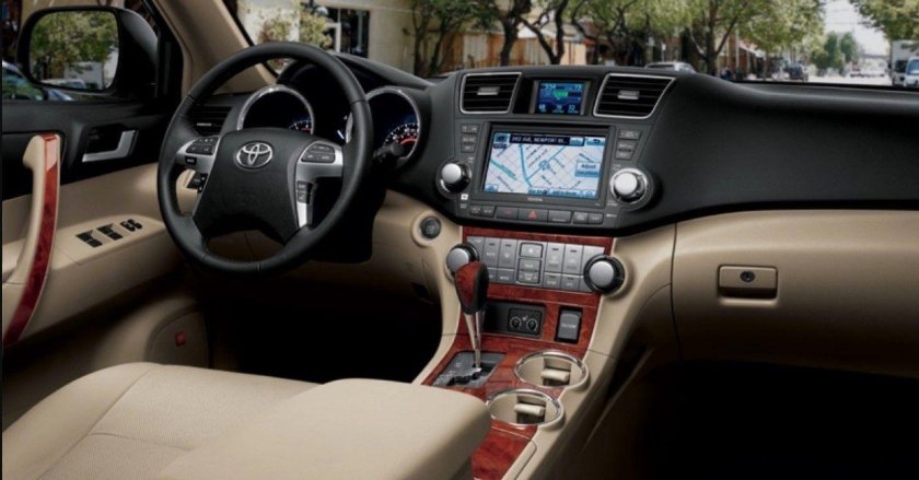 Тойота хайлендер 2012