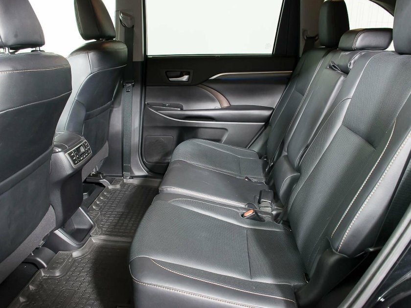 Тойота хайлендер 2016 салон