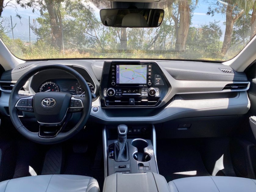 Тойота хайлендер 2020 салон