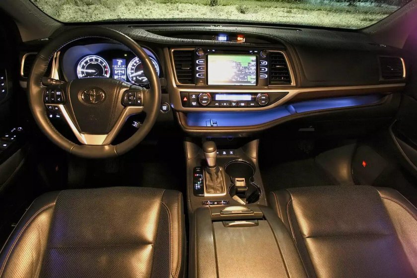 Тойота хайлендер 2014