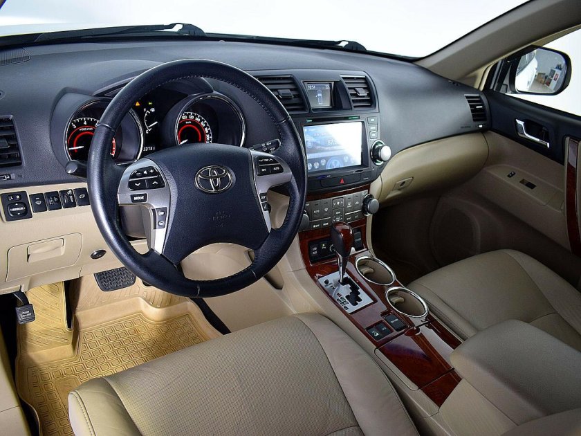Toyota Highlander салон