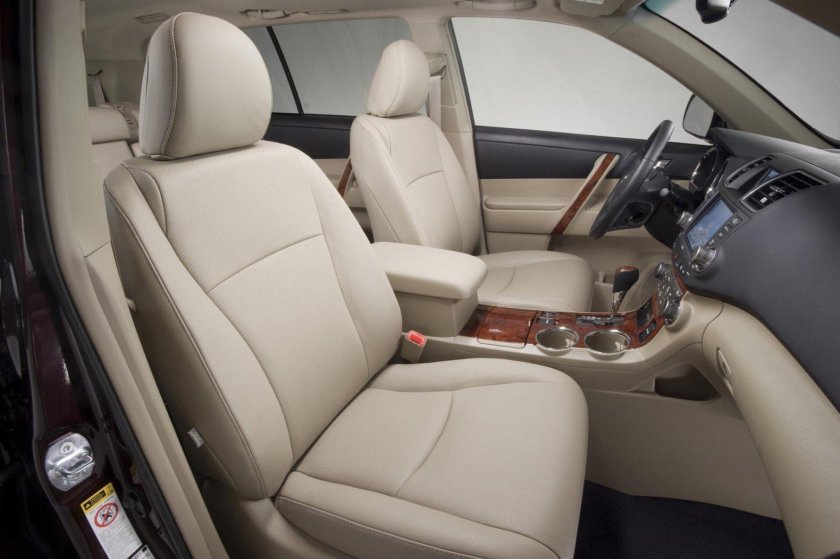 Interior Toyota Highlander 2010