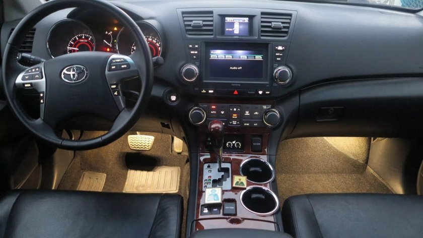 Toyota Highlander 2008 года салон
