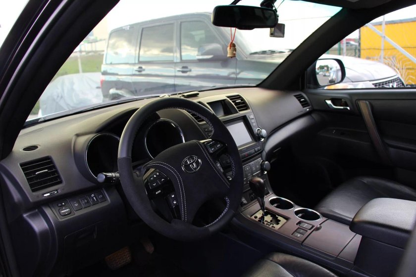 Тойота хайлендер 2010 салон