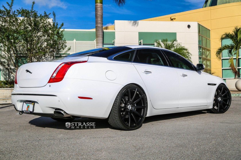 Jaguar XJ 2015 белый