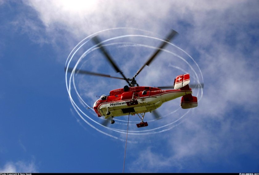 Вертолет в полете