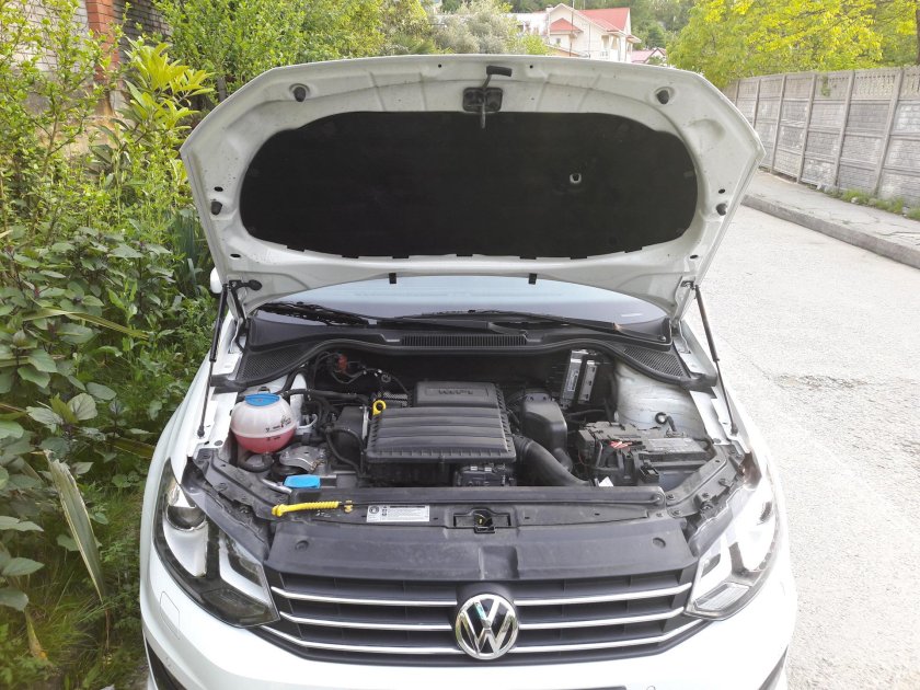 Упор капота Фольксваген поло