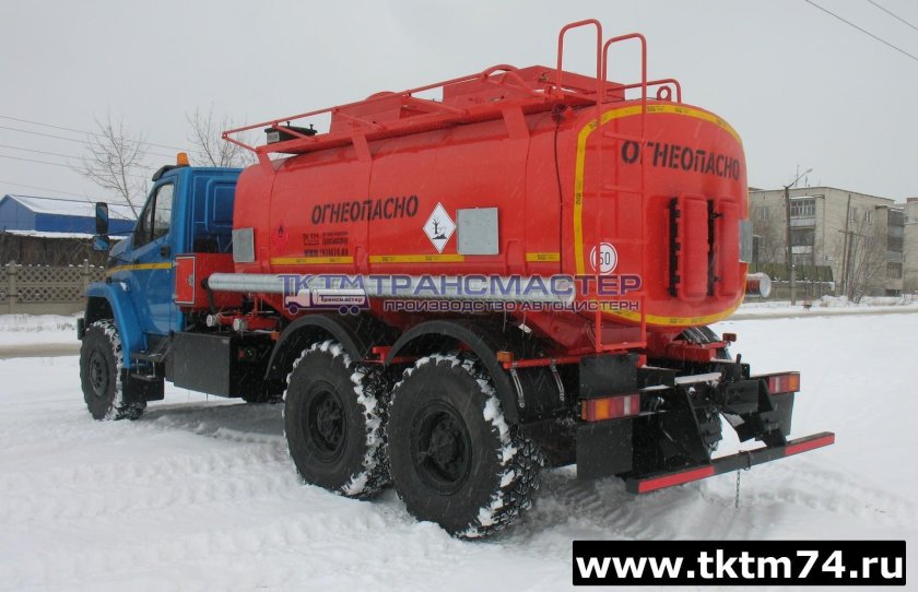 Топливозаправщик Урал АТЗ-12