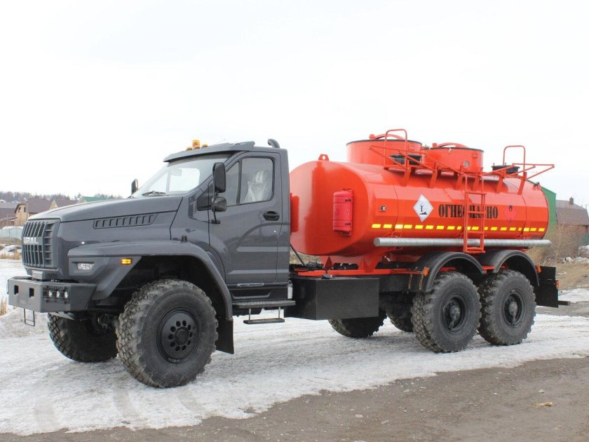 Урал Некст бензовоз