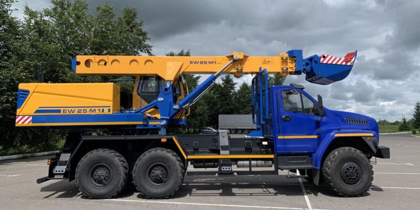 Экскаватор планировщик EW-25m1.102 Святовит