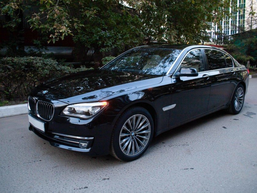BMW 750 2013