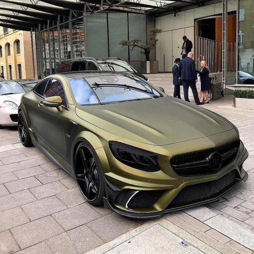 Мерседес АМГ зеленый матовый