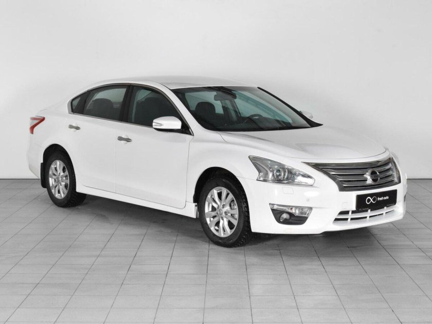 Nissan Teana белого цвета