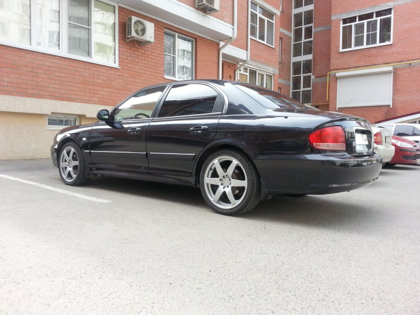 Hyundai Sonata EF r18