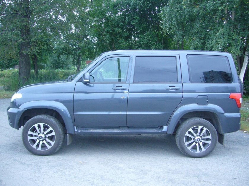 Серый уаз патриот