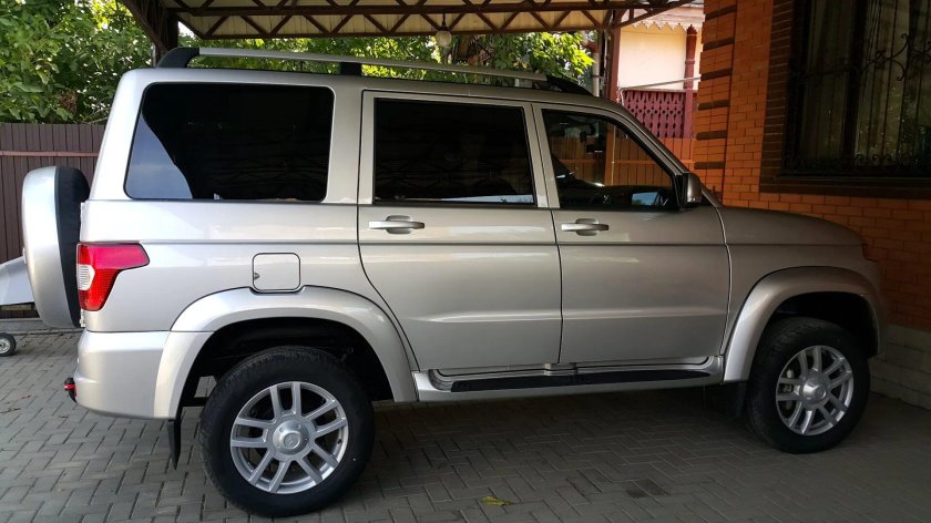 УАЗ Патриот 2014 сбоку