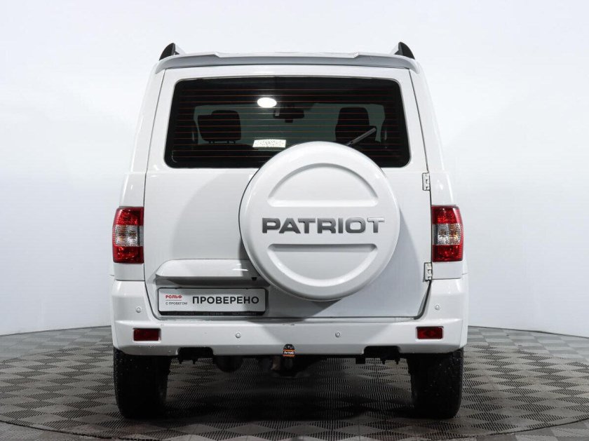 УАЗ Патриот белый