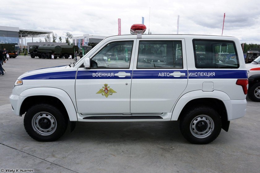 УАЗ Патриот полиция сбоку
