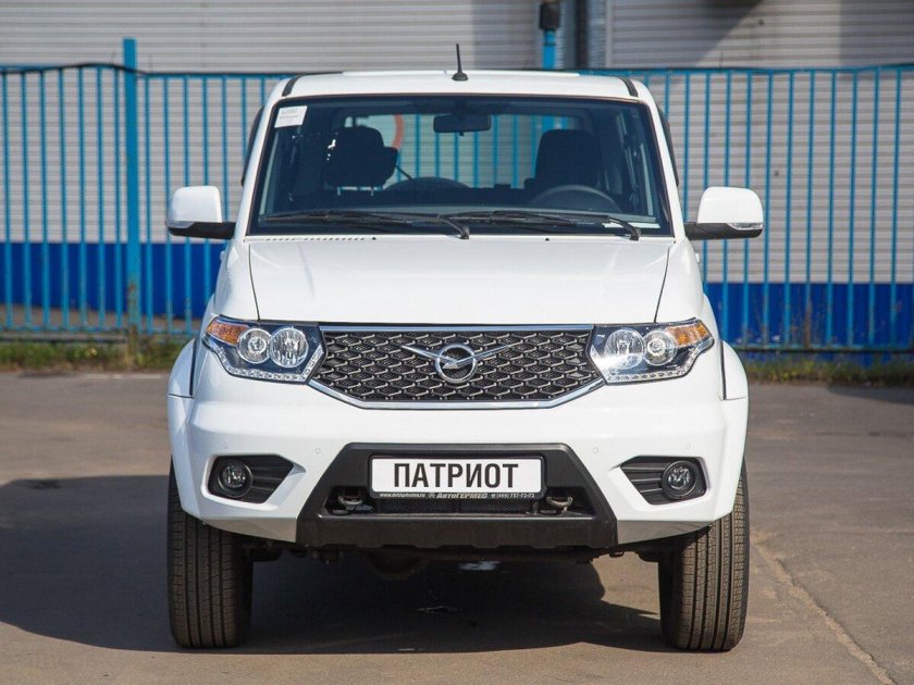 УАЗ Патриот белый 2021
