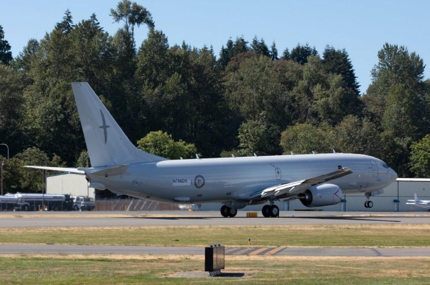 Самолёт Посейдон p8