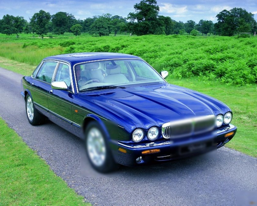 Jaguar Daimler super v8