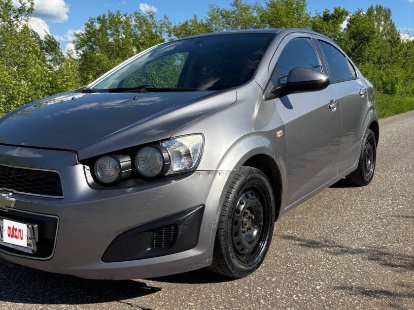 Шевроле авео серая