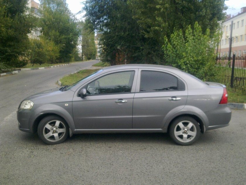 Шевроле Авео серая 2008