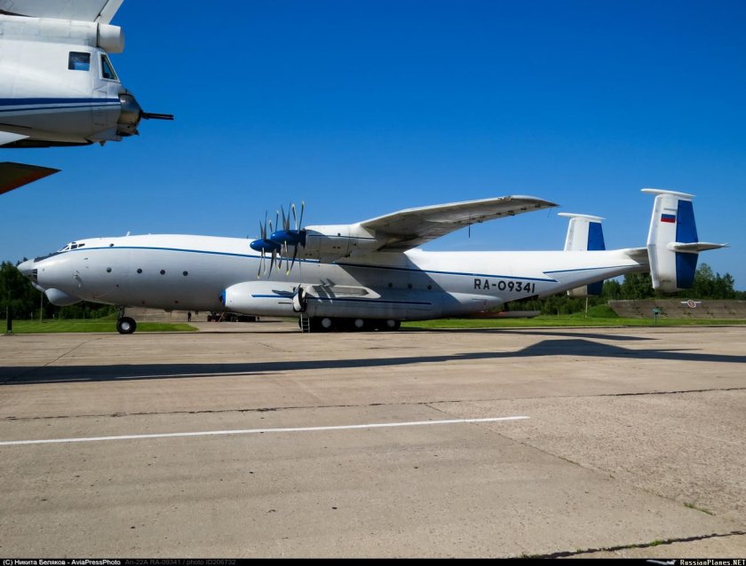 Самолёт Антей АН-22