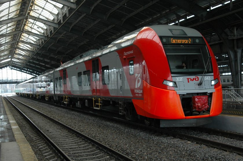 Пригородный поезд