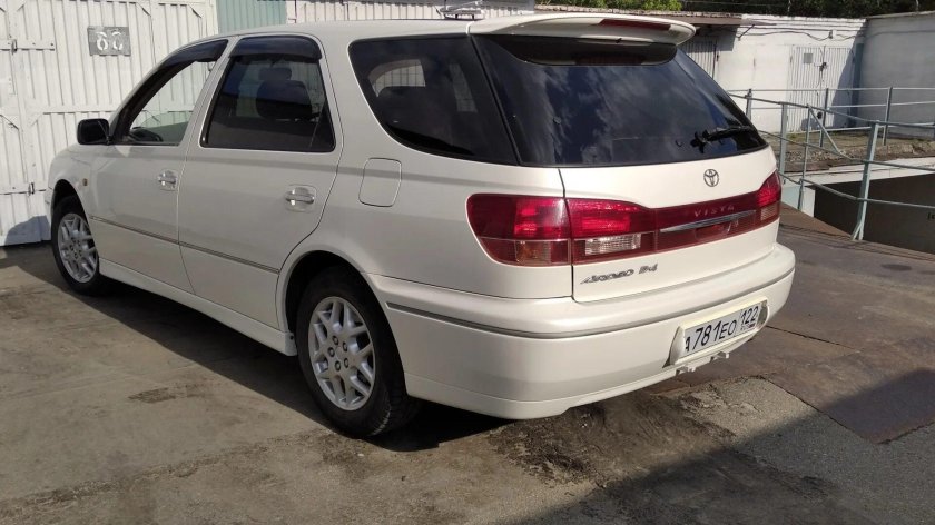 Тойота Виста 2001