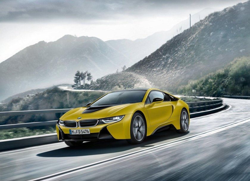 Bmw i8 yellow