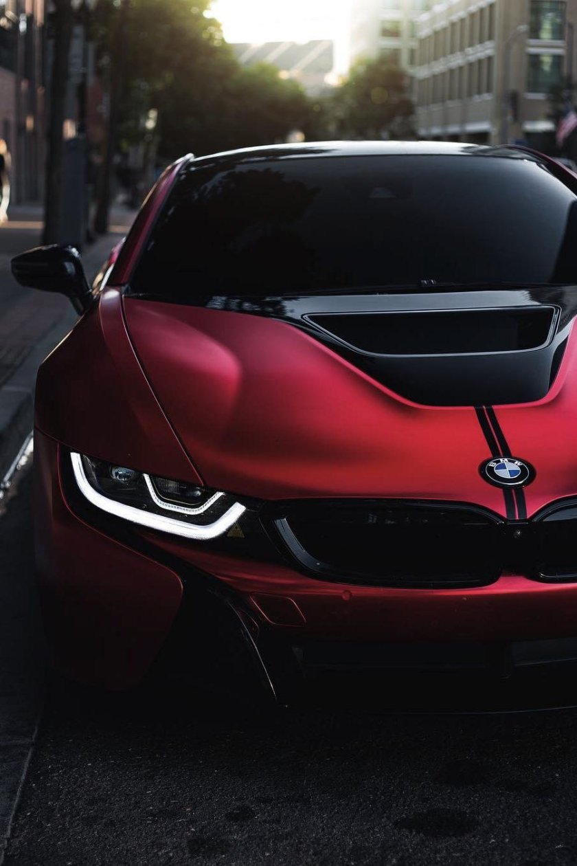 BMW i8 красная