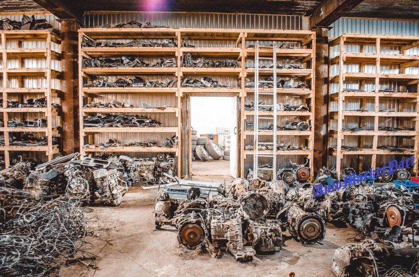 Склад запчастей для автомобилей