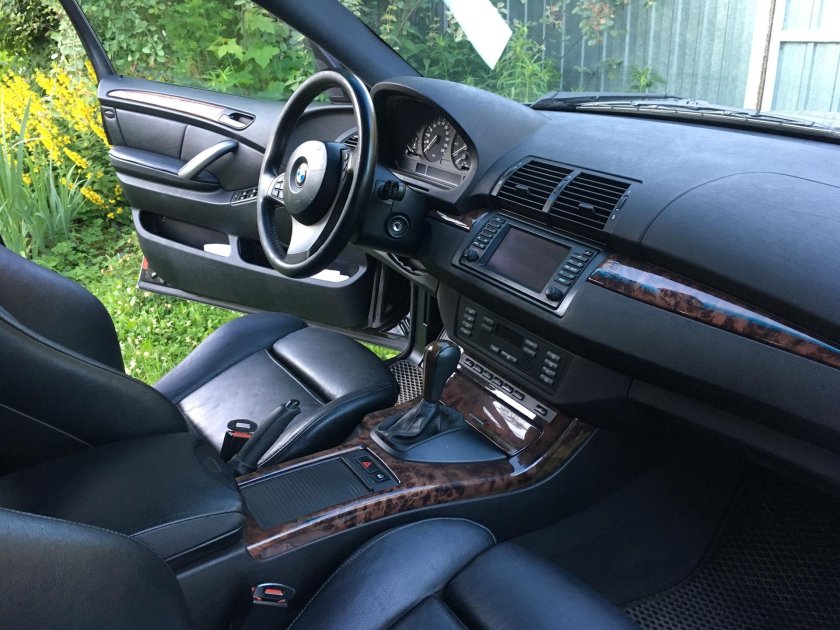 БМВ Икс 5 е 53 салон