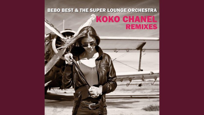 Девушка в самолете