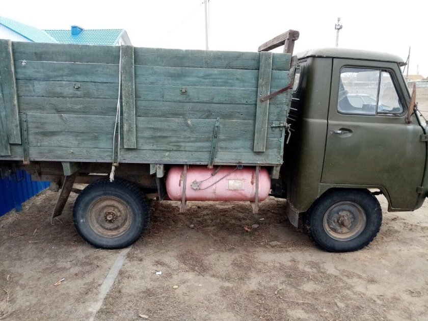 УАЗ 3303 красный